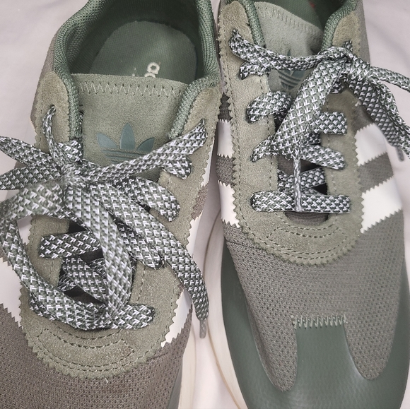 Adidas shoes - Picture 7 of 9